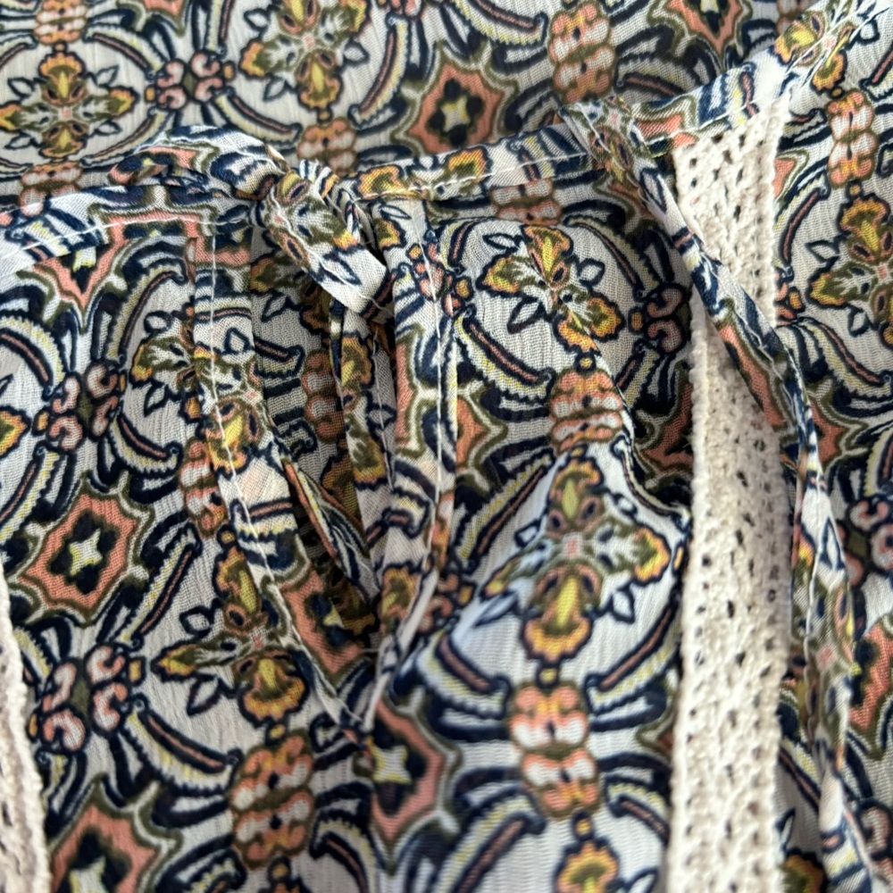 Elegant Blue Patterned Blouse - Picture 5 of 8